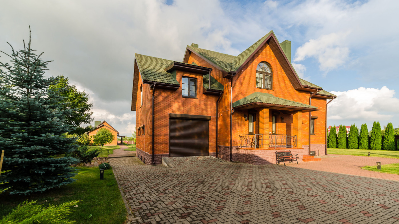 ОЧЕНЬ БОЛЬШОЙ- ШИКАРНЫЙ КОТТЕДЖ! В живописном месте, на берегу реки!