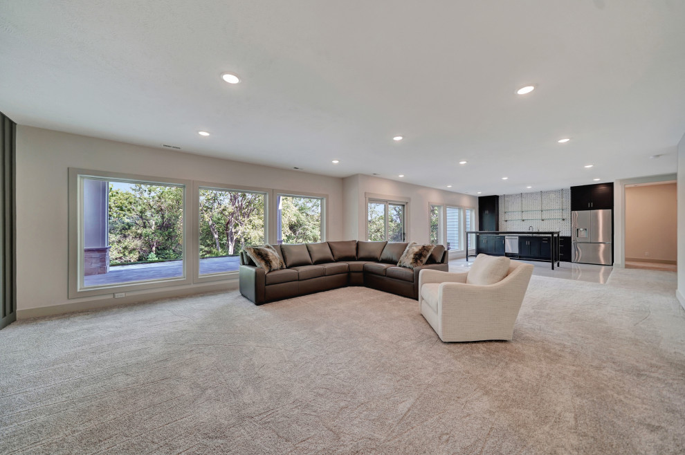 Example of a transitional home design design in Omaha