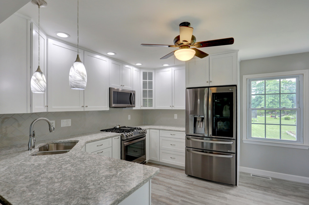 Kitchen - transitional kitchen idea