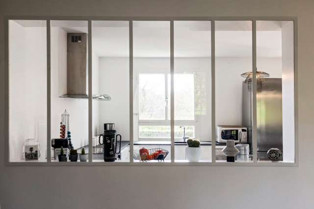 Conception et r&eacute;novation d'une cuisine avec verri&egrave;re contemporary-kitchen