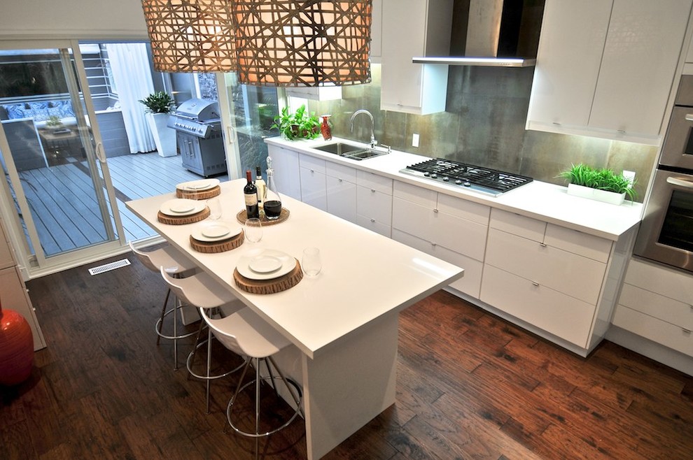 Home design - modern home design idea in Toronto