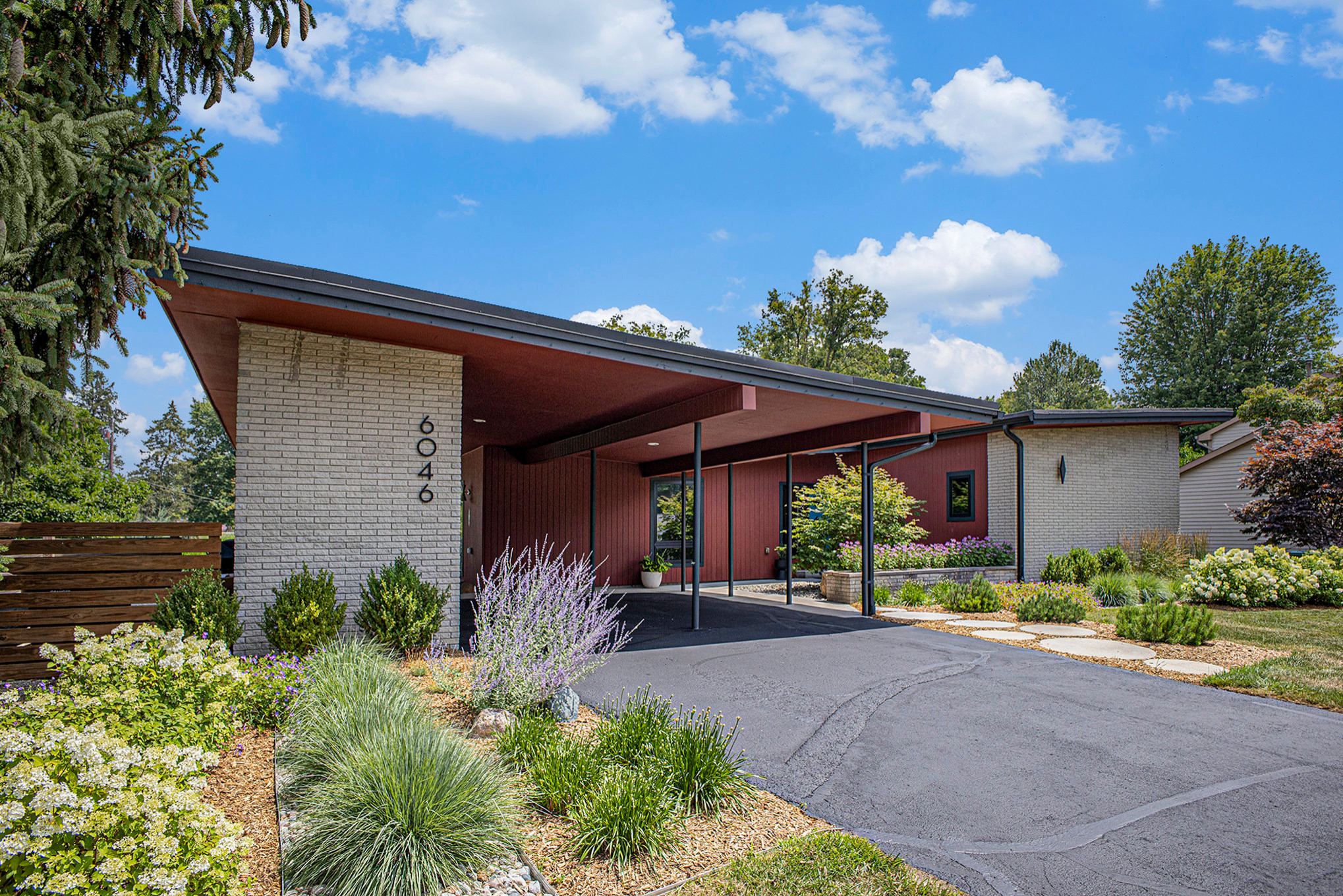 Mid-Century Modern Front Yard - East Lansing, MI