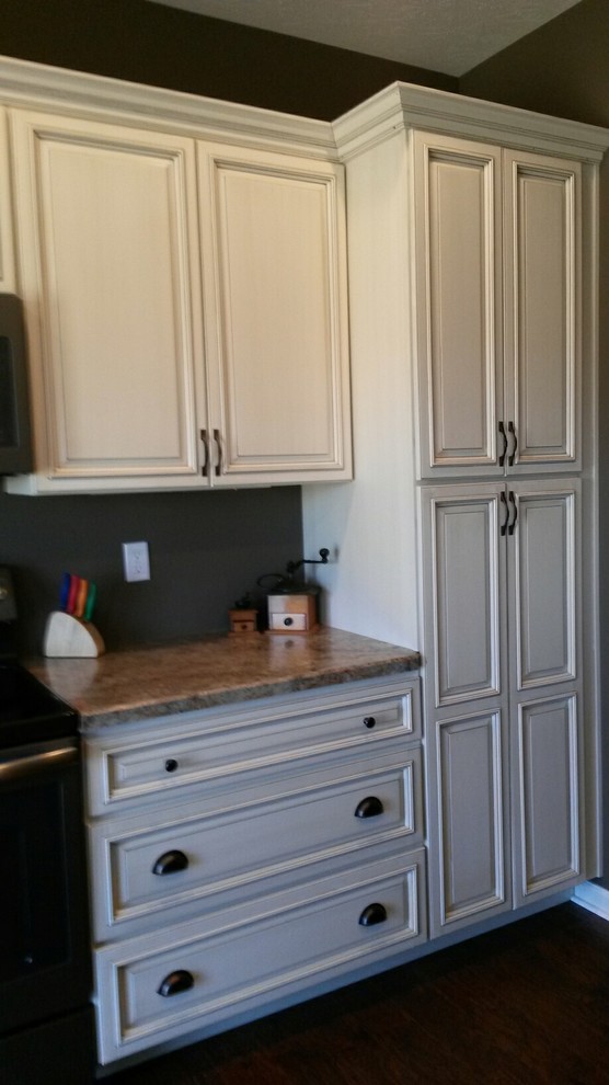 Transitional kitchen photo in Cincinnati