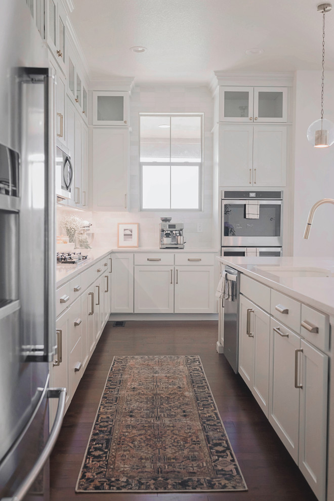 Kitchen - transitional kitchen idea in Denver