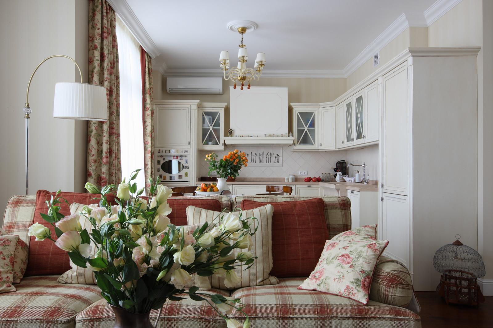 Квартира с красным холлом