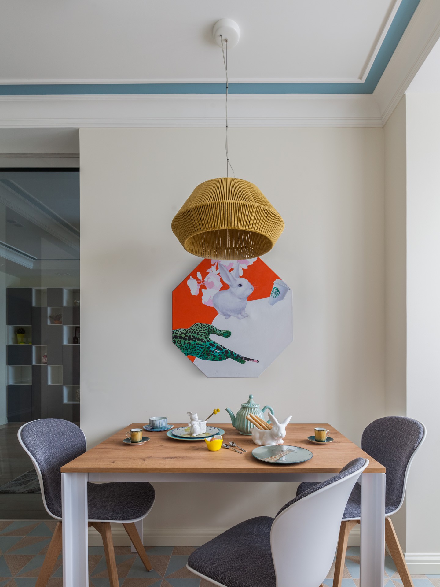 Бело-голубая квартира для юной заказчицы