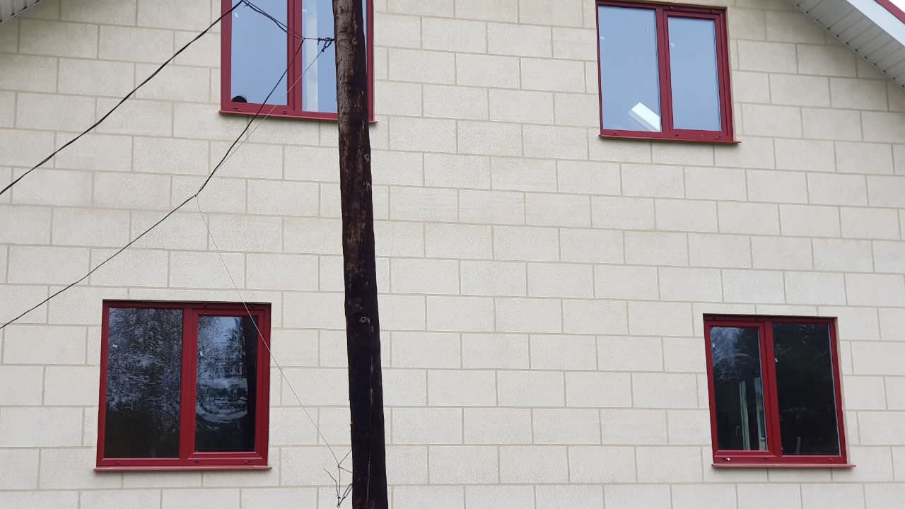 Изготовление фасада из декоративной штукатурки в Кириши