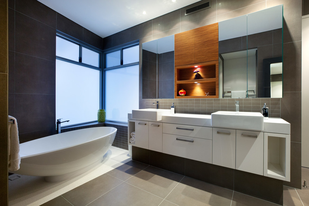 Inspiration for a contemporary bathroom in Other.