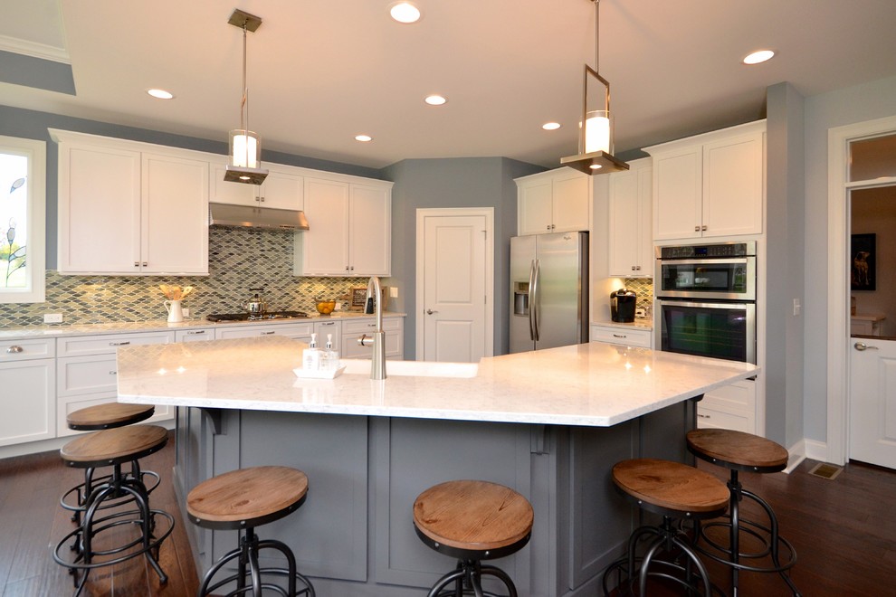 Example of a transitional kitchen design in Cincinnati