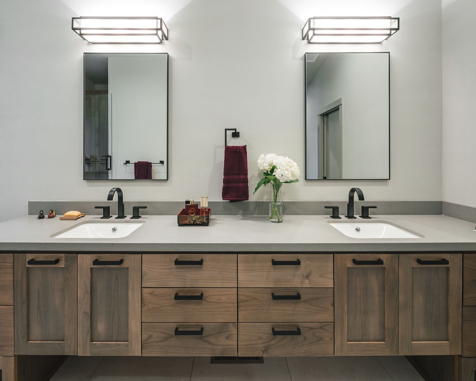 75 Beautiful Rustic Gray Tile Bathroom Pictures Ideas November 2020 Houzz