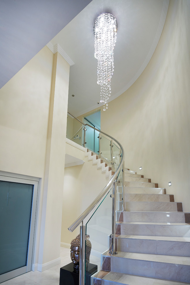 Design ideas for a mid-sized contemporary curved staircase in Perth.