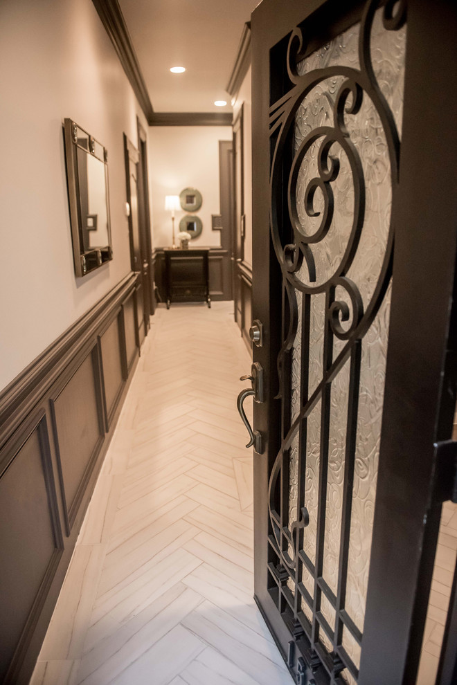 Example of a transitional entryway design in San Francisco