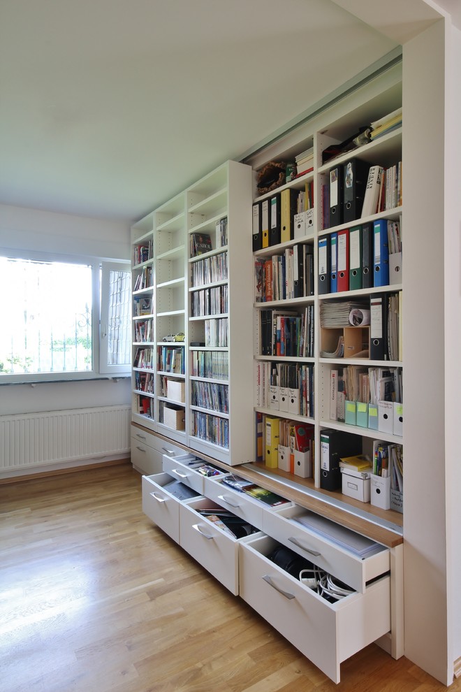 Klassisches Arbeitszimmer mit Arbeitsplatz in Frankfurt am Main