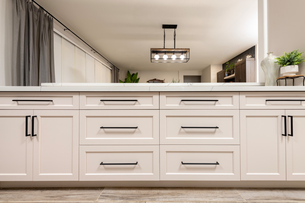 Kitchen - kitchen idea in Phoenix