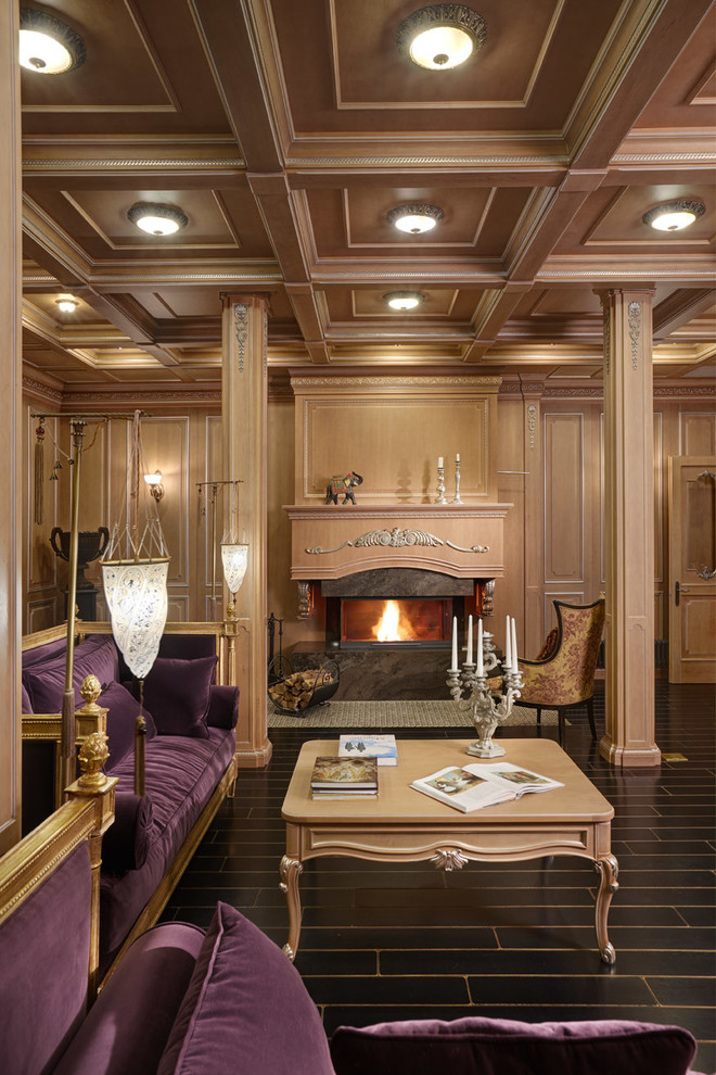 Каминный зал в классическом исполнении.