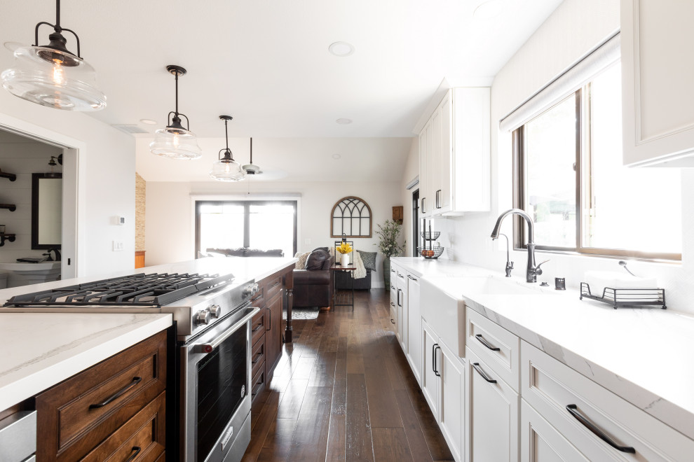 Example of a transitional kitchen design in Orange County