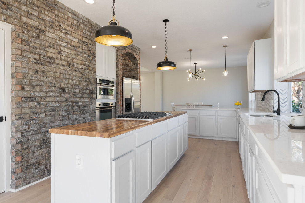 Kitchen - kitchen idea in Austin
