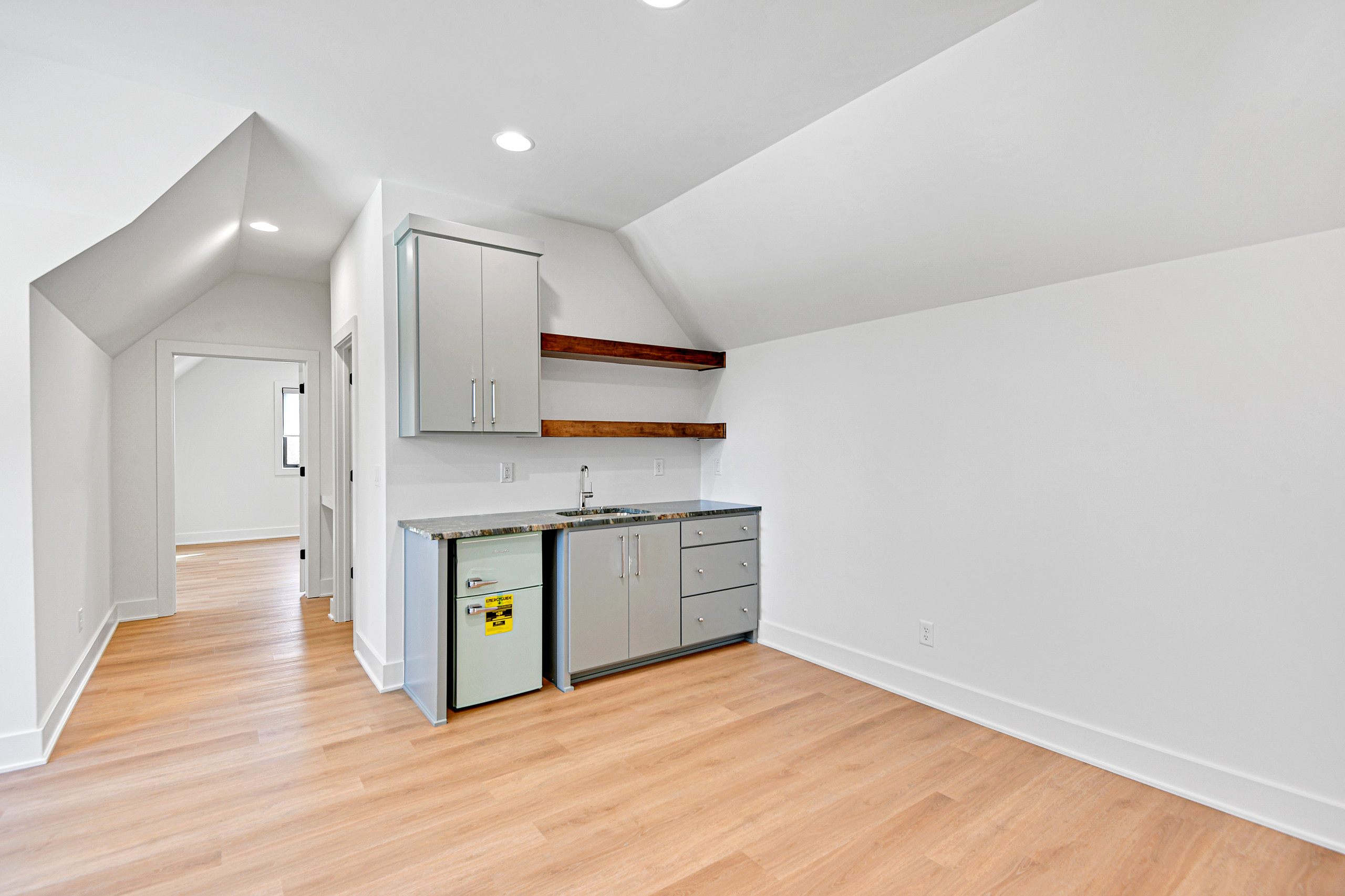 148th and Switzer, Custom Build