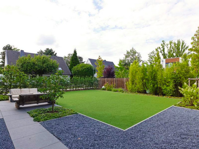 Effizienshaus plus Garten contemporary-garden