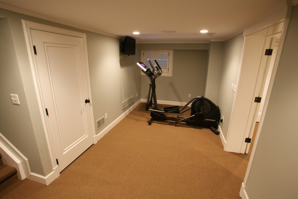 Mid-sized transitional home weight room in Detroit with grey walls and carpet.