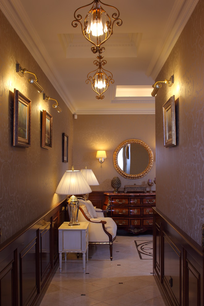 Photo of a traditional hallway in Moscow with beige walls.