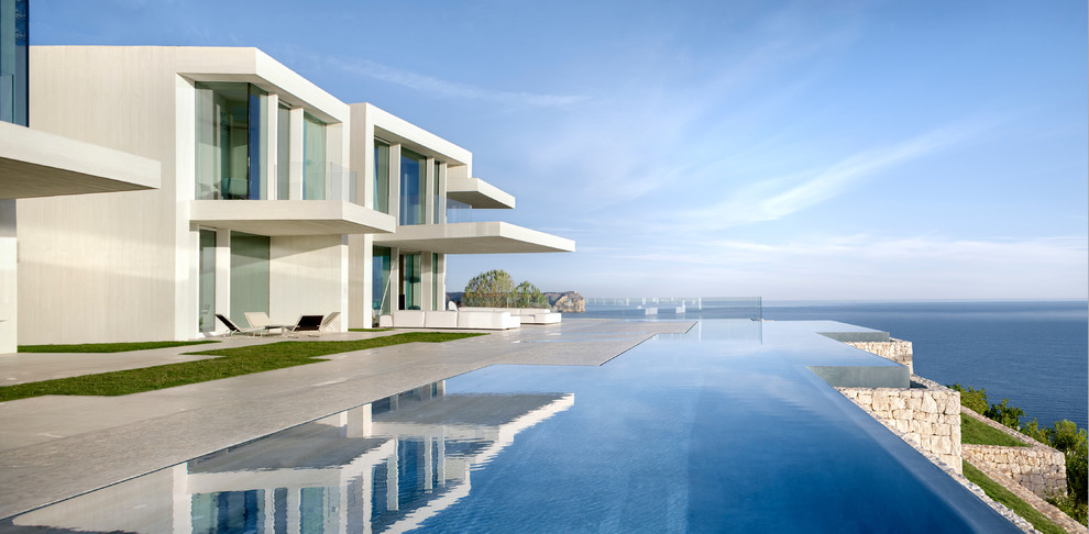 Inspiration for a contemporary pool in Alicante-Costa Blanca.