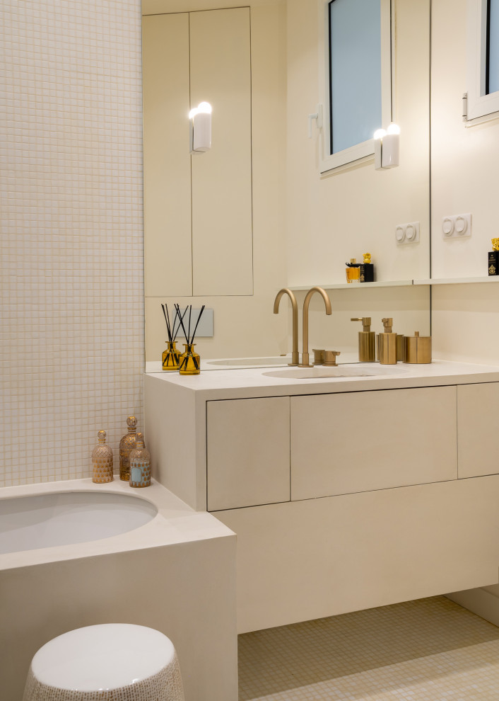 Exemple d'une salle de bain tendance.