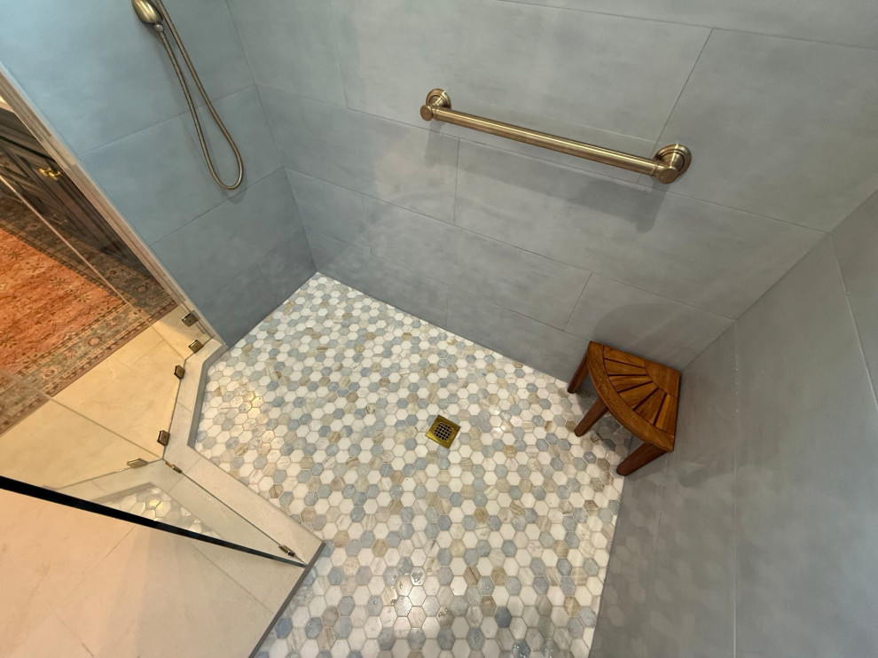 Modern Walk in Shower Retreat