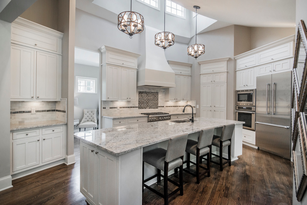 Transitional kitchen photo in Columbus