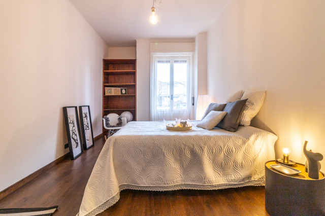 Sfumature di grigio contemporary-bedroom
