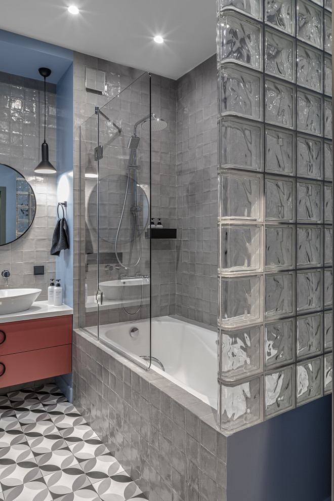 Трехкомнатная квартира с кухней—гостиной