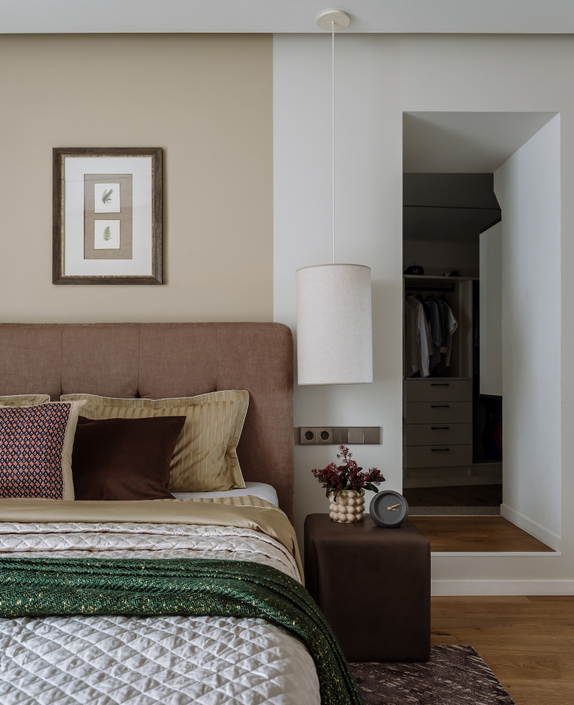 Inspiration for a contemporary master bedroom in Moscow with white walls, medium hardwood floors and beige floor.
