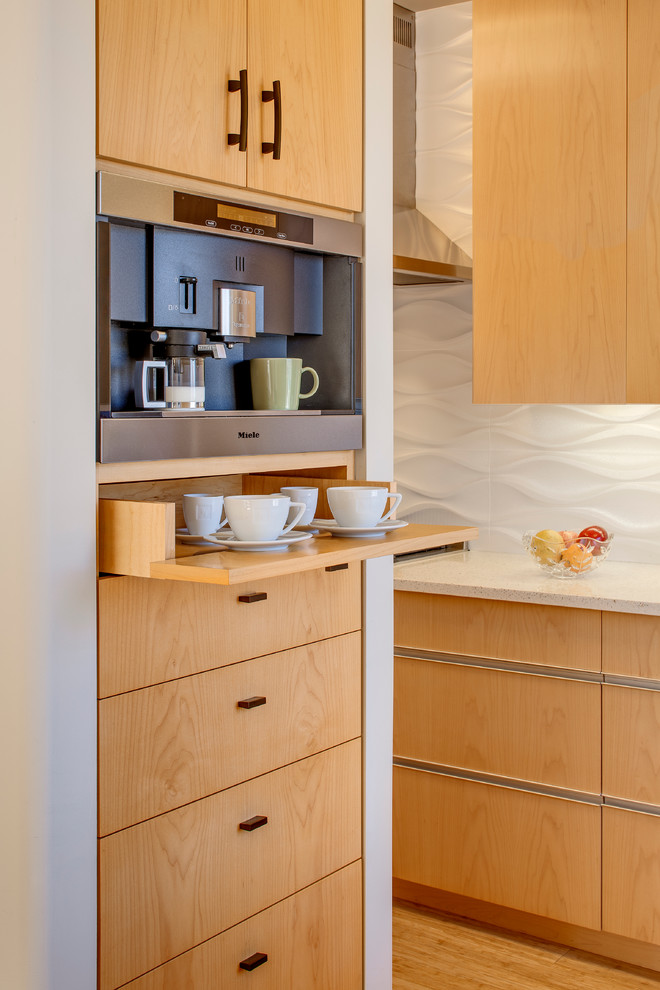 Kitchen - contemporary kitchen idea in San Francisco