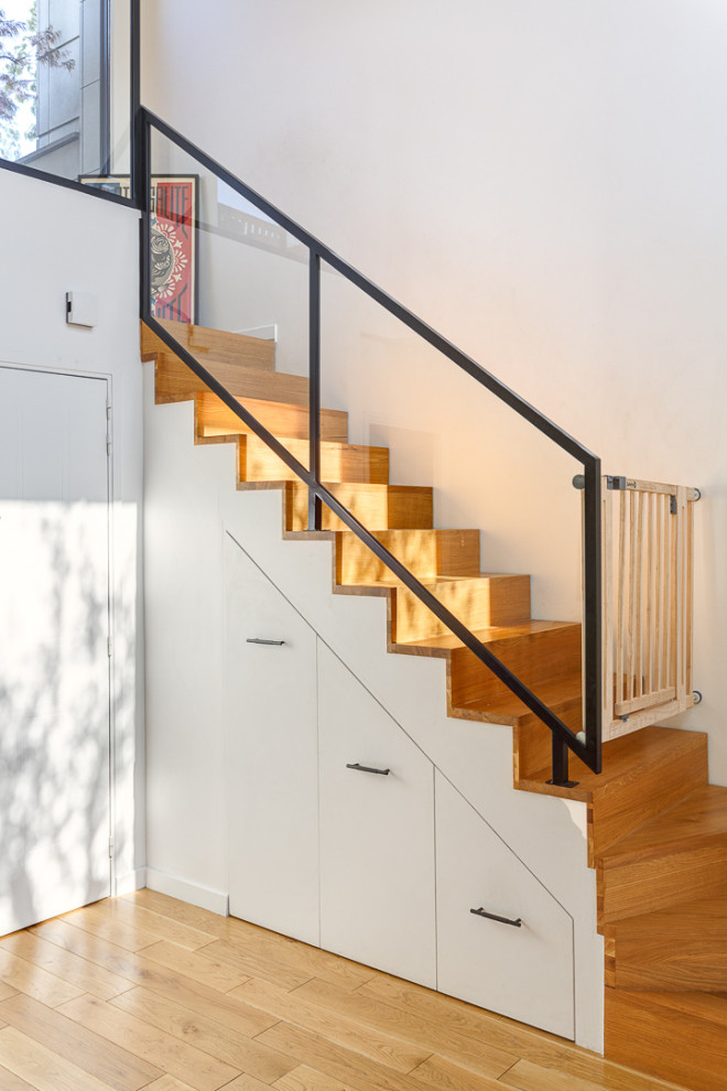Design ideas for a small contemporary wood straight staircase in Paris with wood risers.
