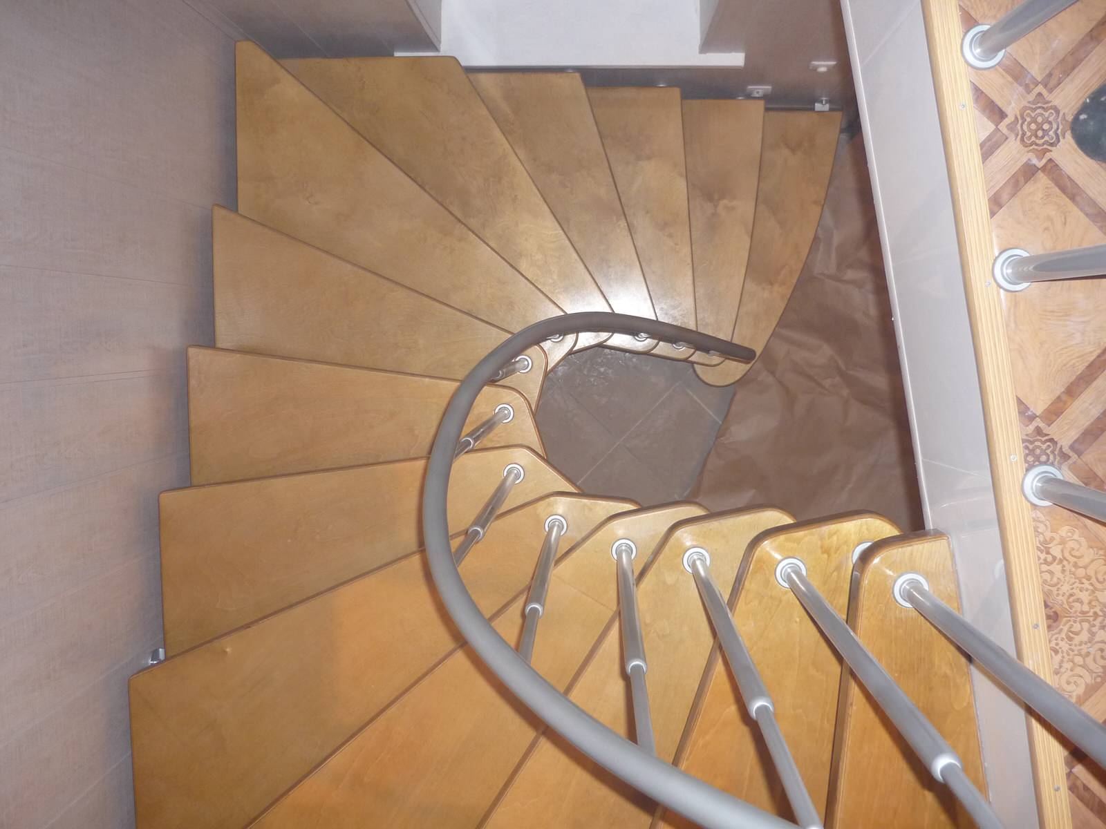 лестница больцевая фанера