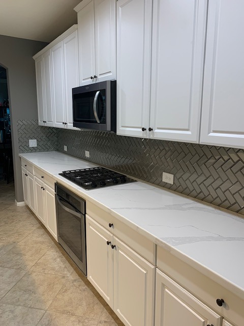Kitchen  Quartz Countertop and Backsplash