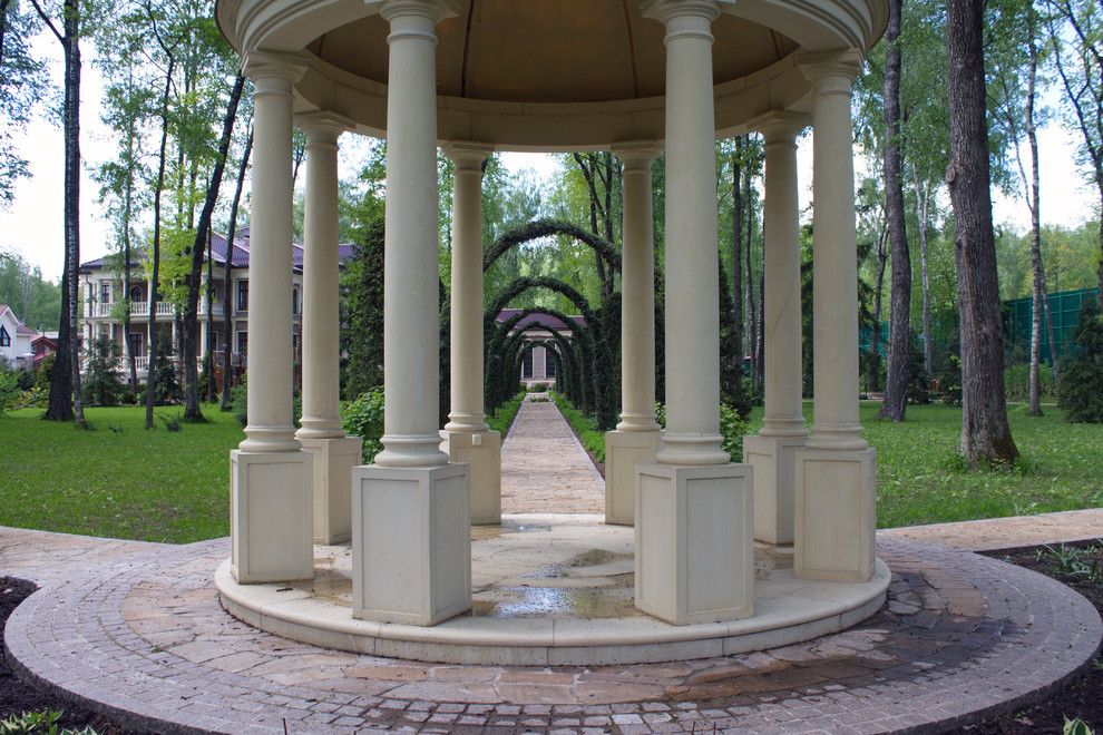 Сад резиденции для большой семьи