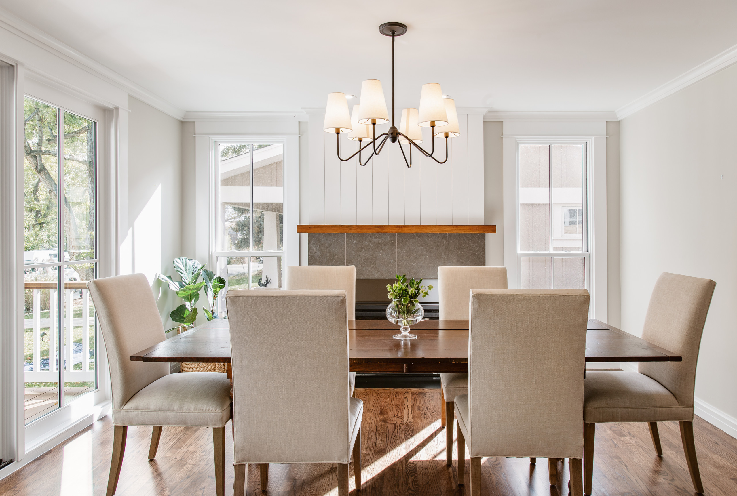 75 Transitional Dining Room Ideas You'll Love - December, 2025 | Houzz, image size:2560x1724