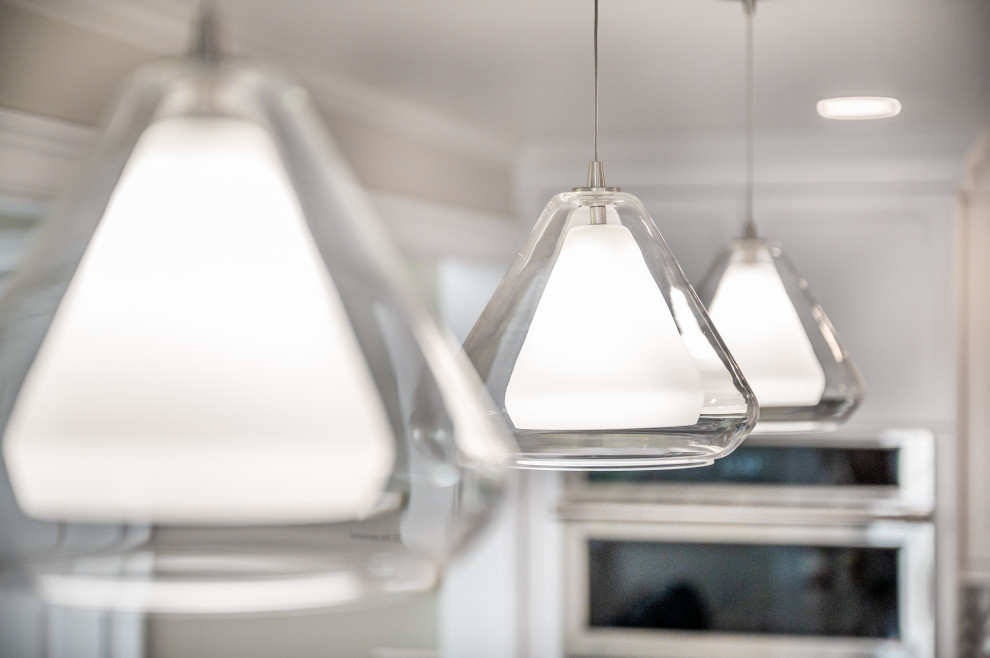 Inspiration for a transitional kitchen remodel in Bridgeport