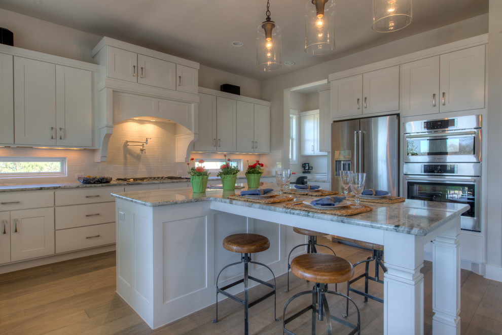 Eat-in kitchen - transitional eat-in kitchen idea in Austin with an island