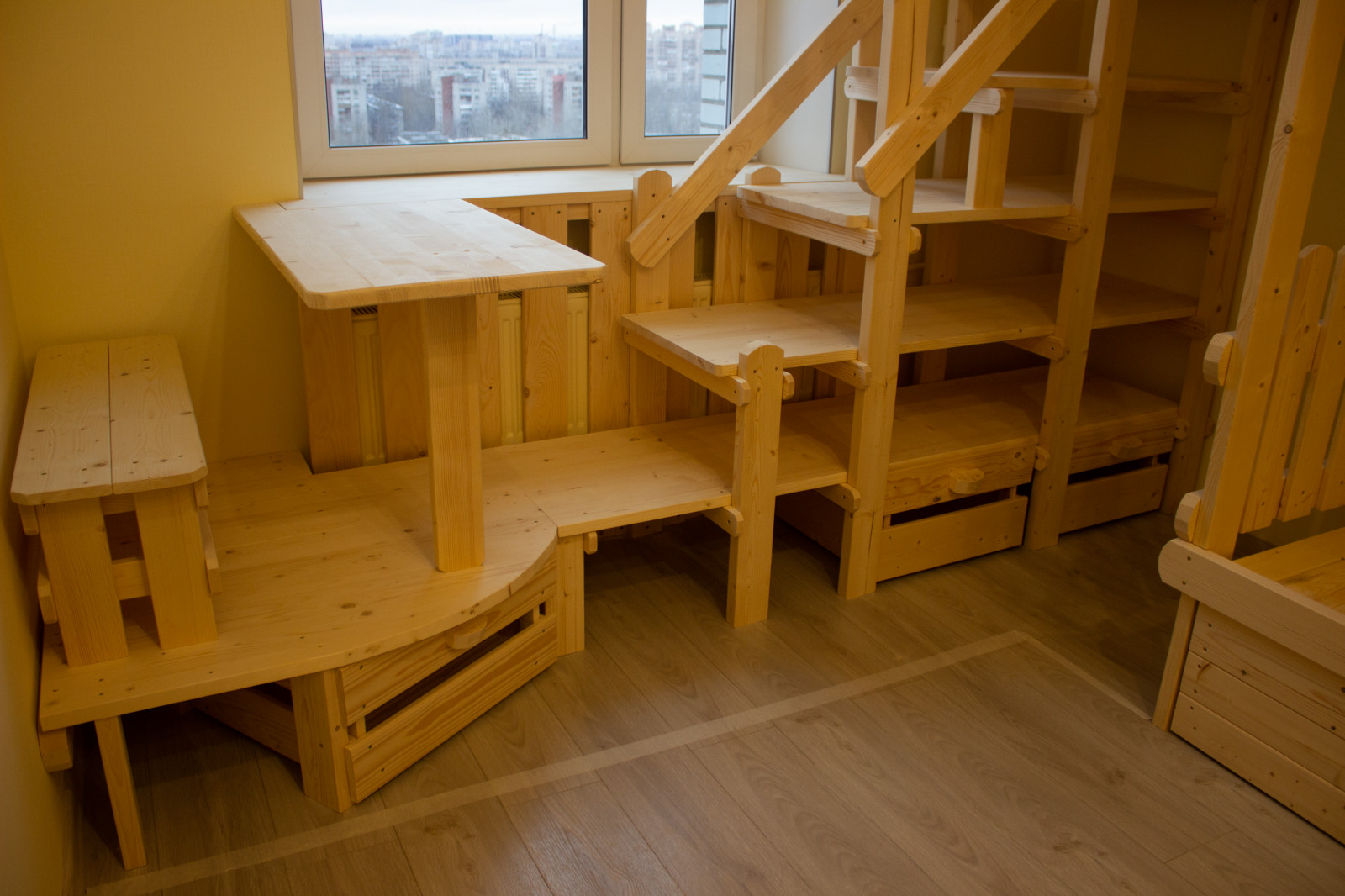 Детский интерьер из дерева для Эрика и его мамы