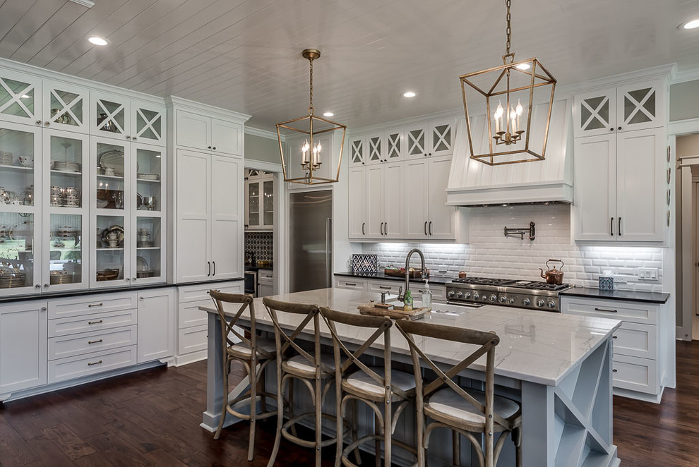 Kitchen - transitional kitchen idea in Austin
