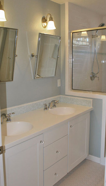 Example of a classic bathroom design in Seattle