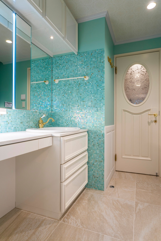 東京23区にあるトラディショナルスタイルのおしゃれなトイレ・洗面所の写真