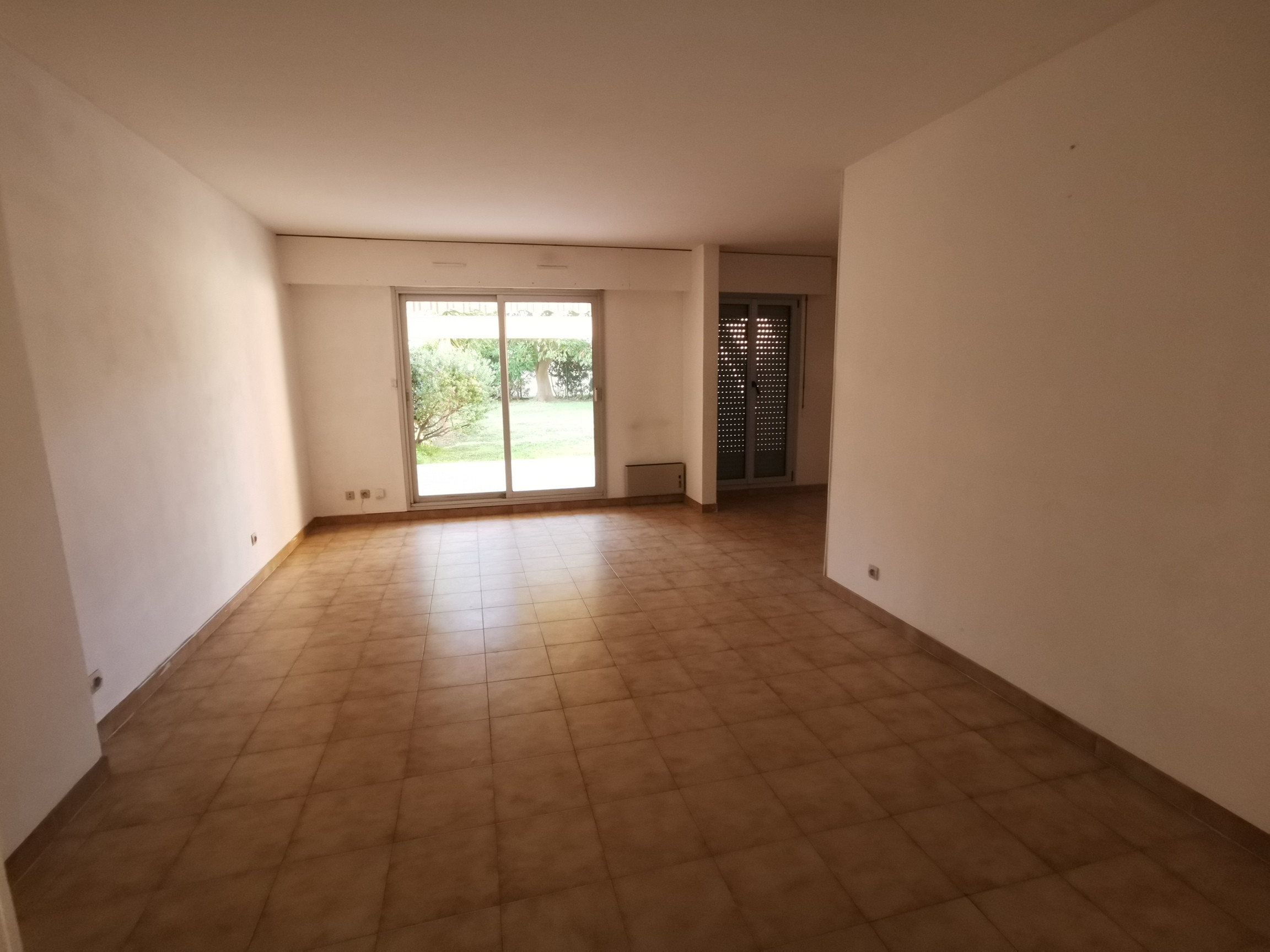 Mise en scène pour la vente, ave G. Pompidou, Golfe Juan