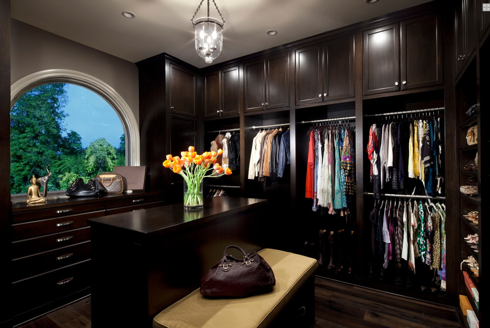 Design ideas for a traditional storage and wardrobe in Los Angeles.