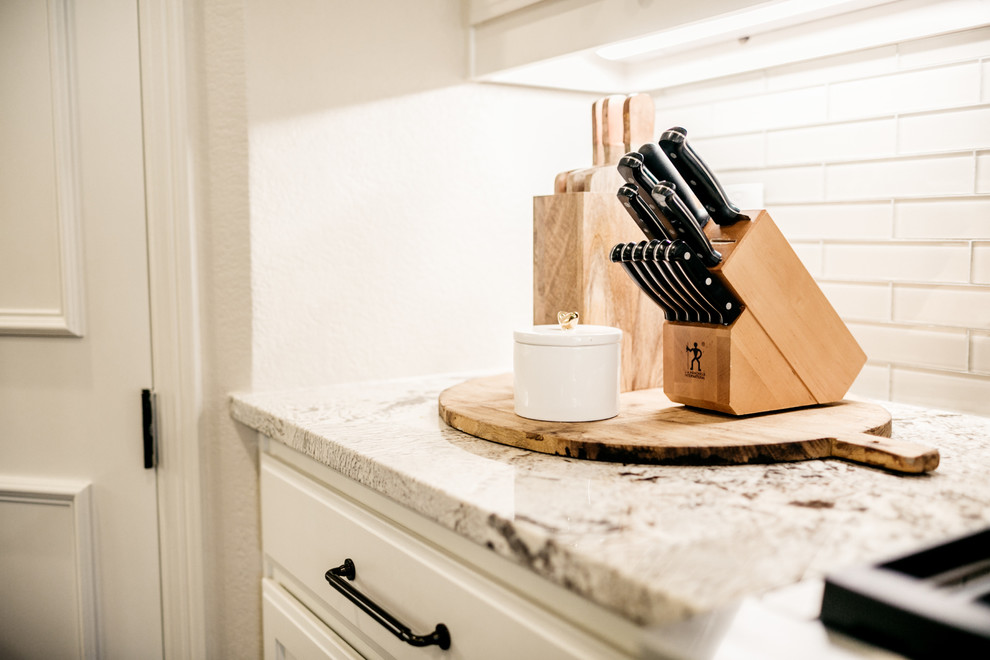 Inspiration for a transitional home design remodel in Dallas