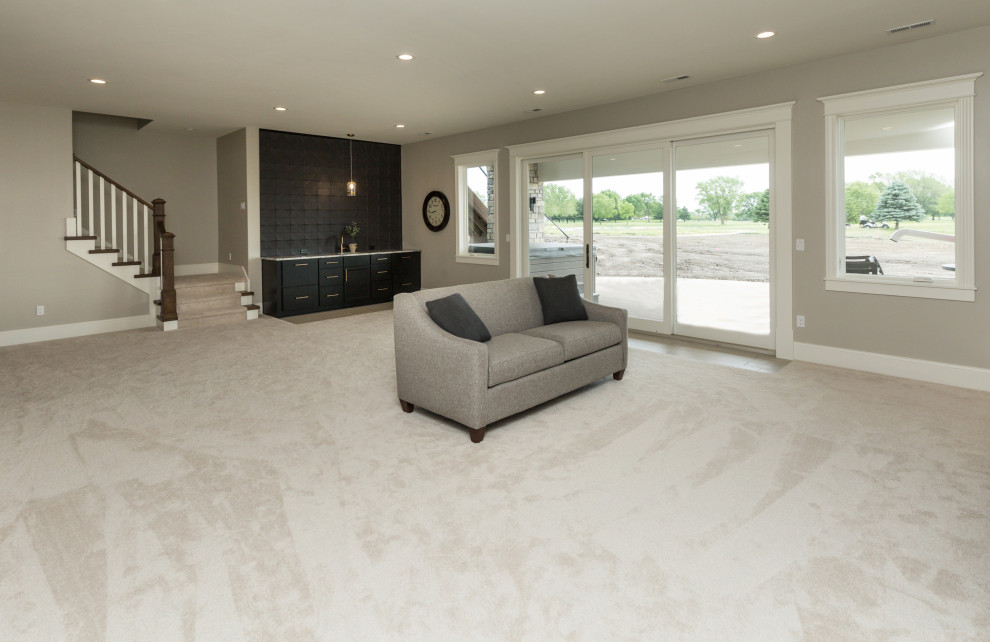 Transitional home design photo in Cedar Rapids
