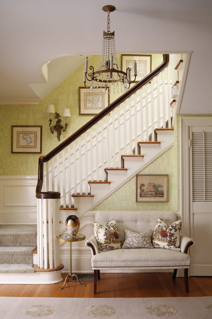 Transcending Traditional classique-escalier