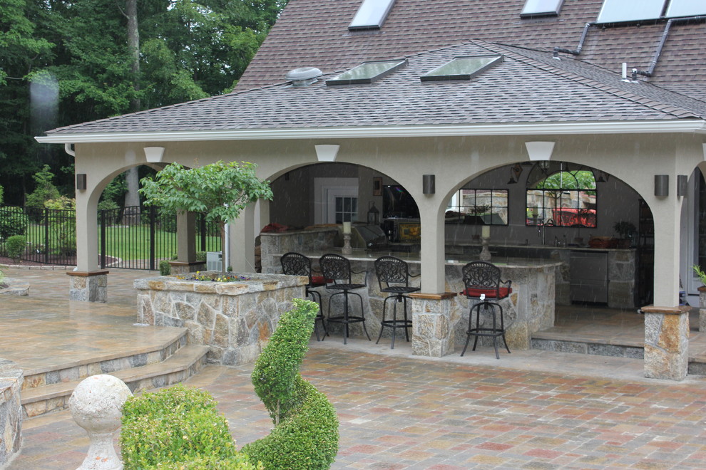 Transitional patio kitchen photo in Bridgeport